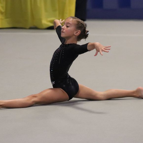 Meet your Posher, Lori - Picture 1 of 1